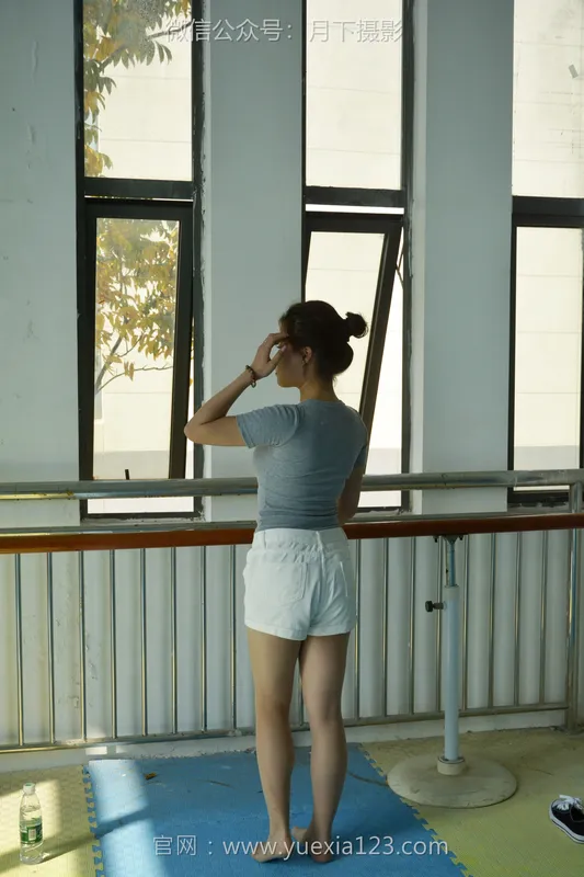 爱月下 NO.001 茜茜作为拉拉队长，每天必修课就是加强舞蹈训练！ - 爱月下