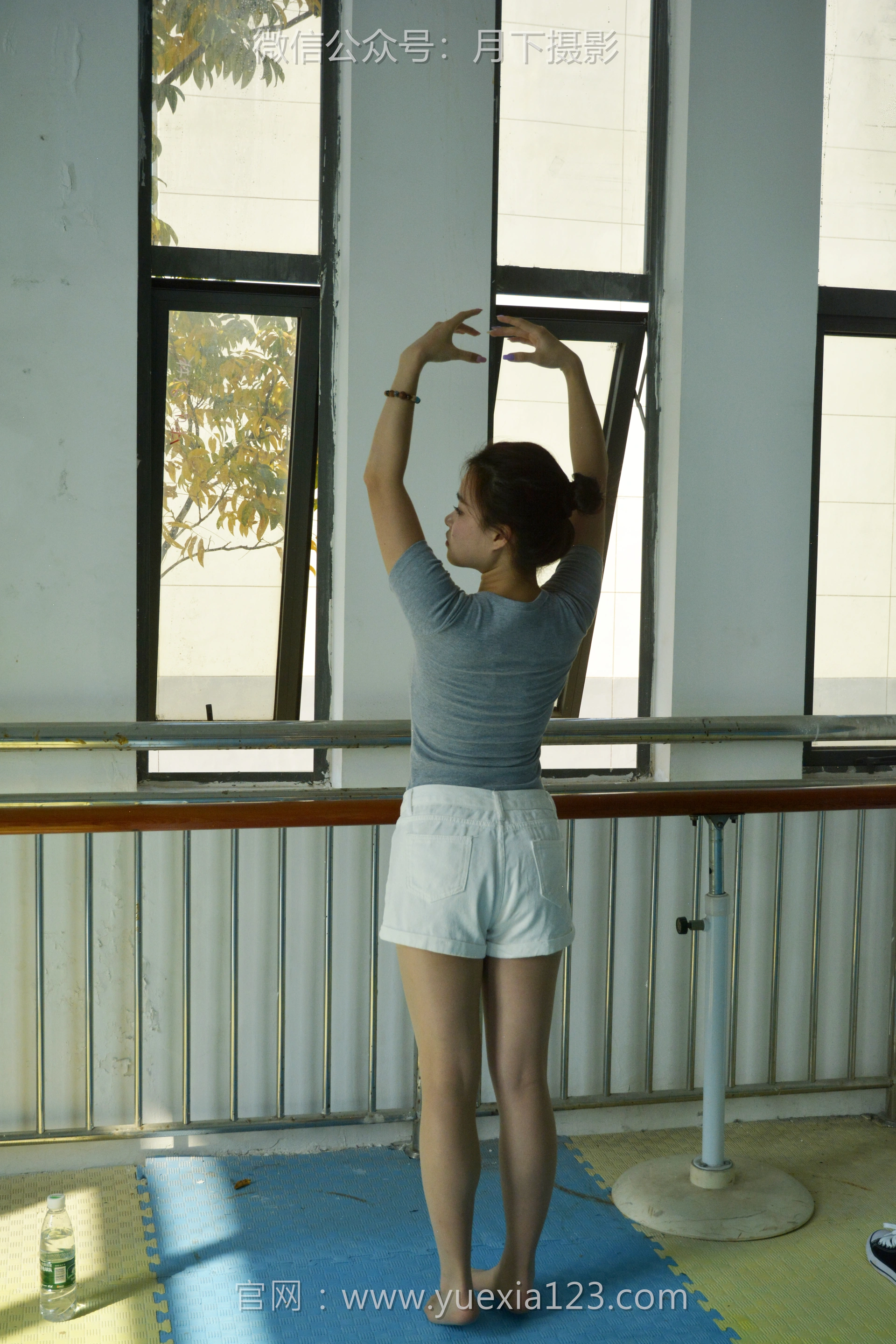 爱月下 NO.001 茜茜作为拉拉队长，每天必修课就是加强舞蹈训练！ 2